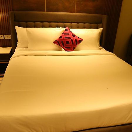 Dreamz Inn & Suites Zirakpur Extérieur photo