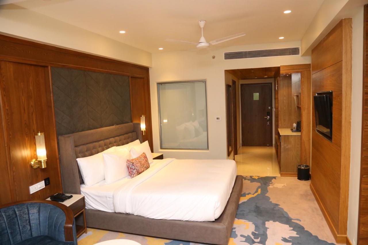 Dreamz Inn & Suites Zirakpur Extérieur photo
