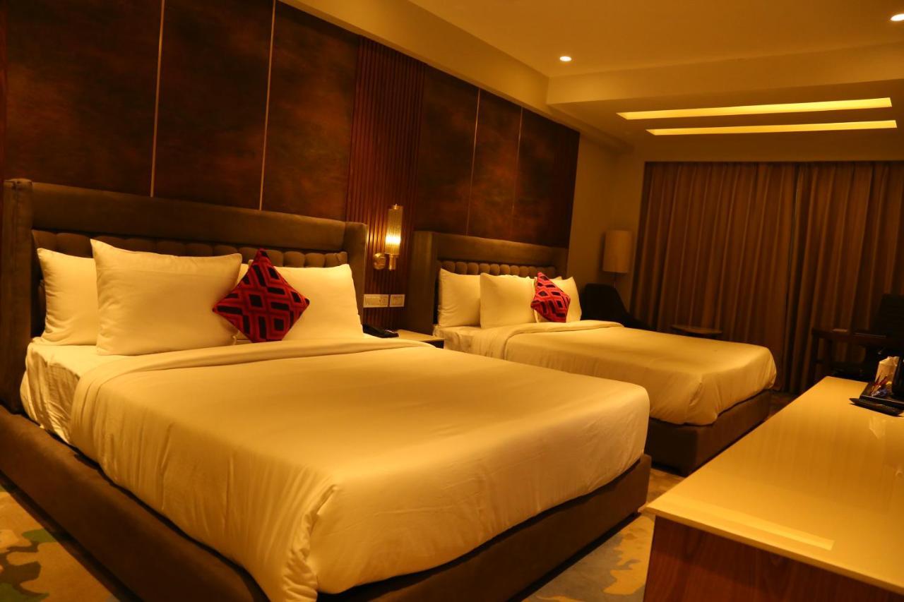 Dreamz Inn & Suites Zirakpur Extérieur photo