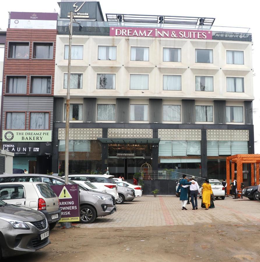 Dreamz Inn & Suites Zirakpur Extérieur photo